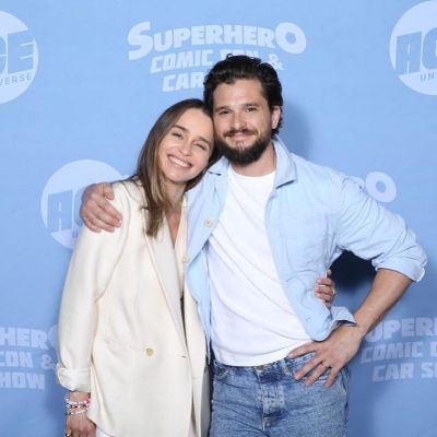 Kit Harington and Emilia Clarke were photographed together at Comic-Con.